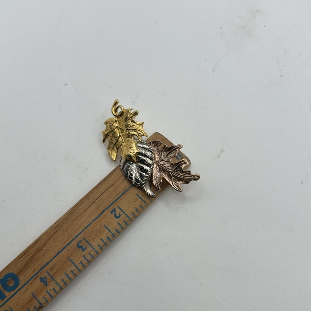 Vintage Avon Gold Silver Tone Leaf Pendant Brooch Accessory Jewelry Collectible - Picture 4 of 7